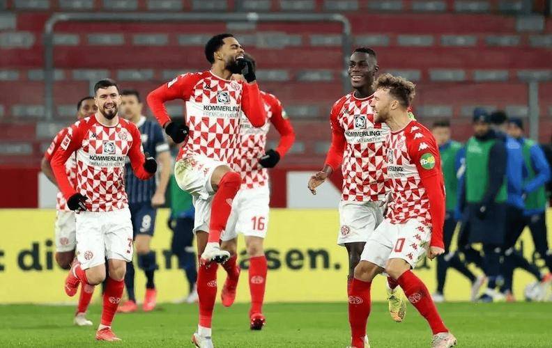 周五016 德甲前瞻:美因茨VS门兴 残阵保级与客场攻坚的博弈